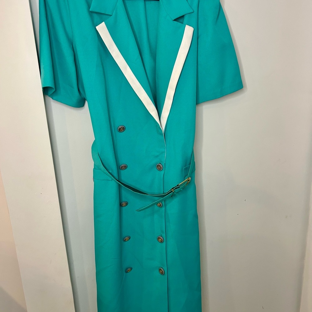 Vintage Leslie belle dress suit with buttons and belt